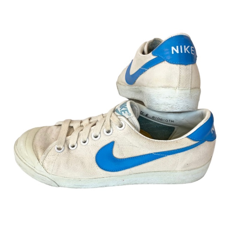 Nike Women's Sneakers in White and Blue